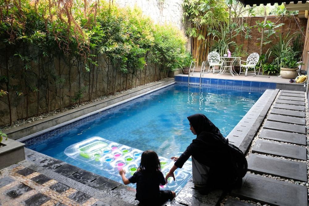 Le Krasak Boutique Hotel Yogyakarta Exterior photo